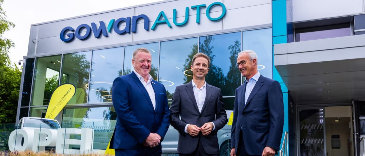 AN HISTORIC OCCASION: GLOBAL OPEL CEO VISITS TEAM IN IRELAND