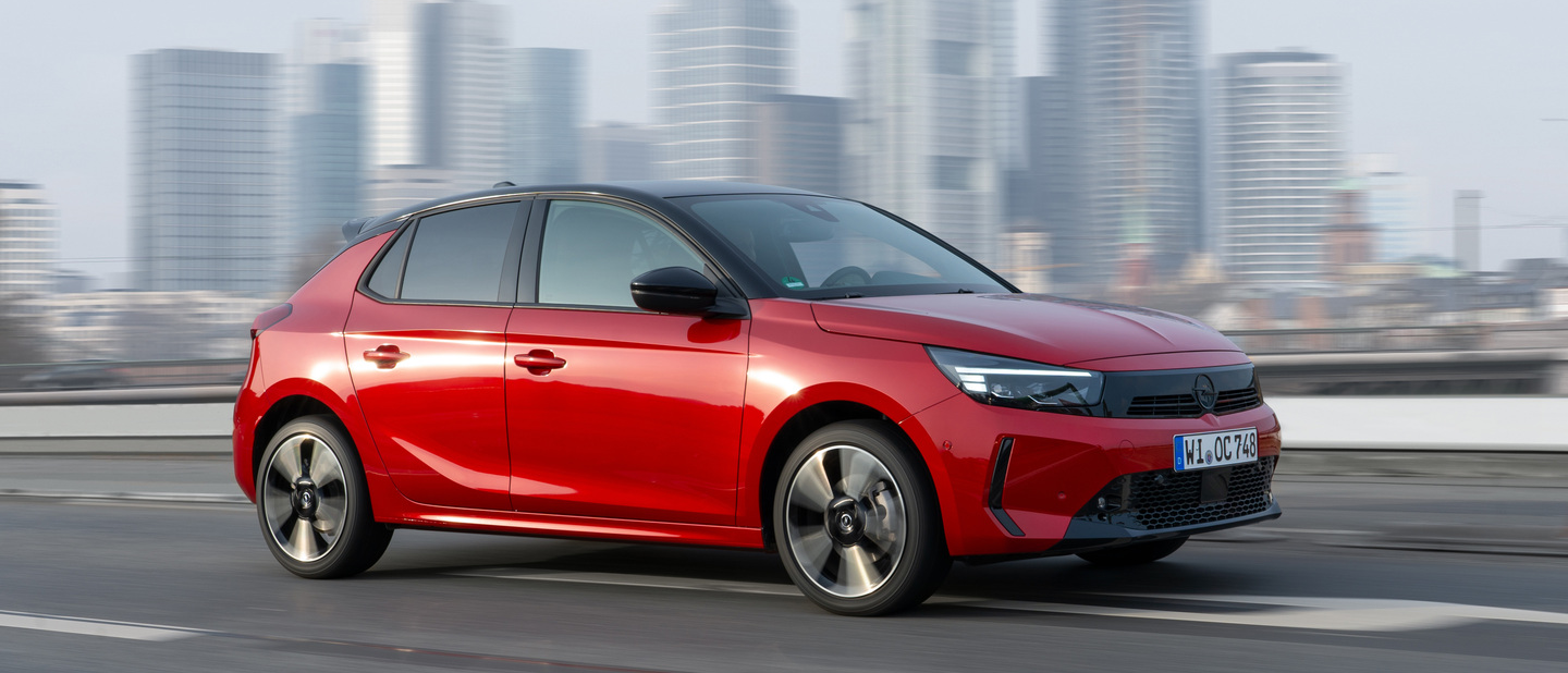 PRACTICAL, EFFICIENT AND ELECTRIFIED: NEW OPEL HYBRID MODELS ARRIVE IN IRELAND